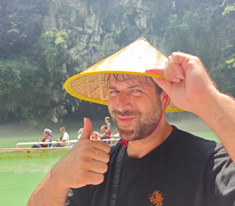 Práctica de Tai Chi en Dragon Taiji Academy